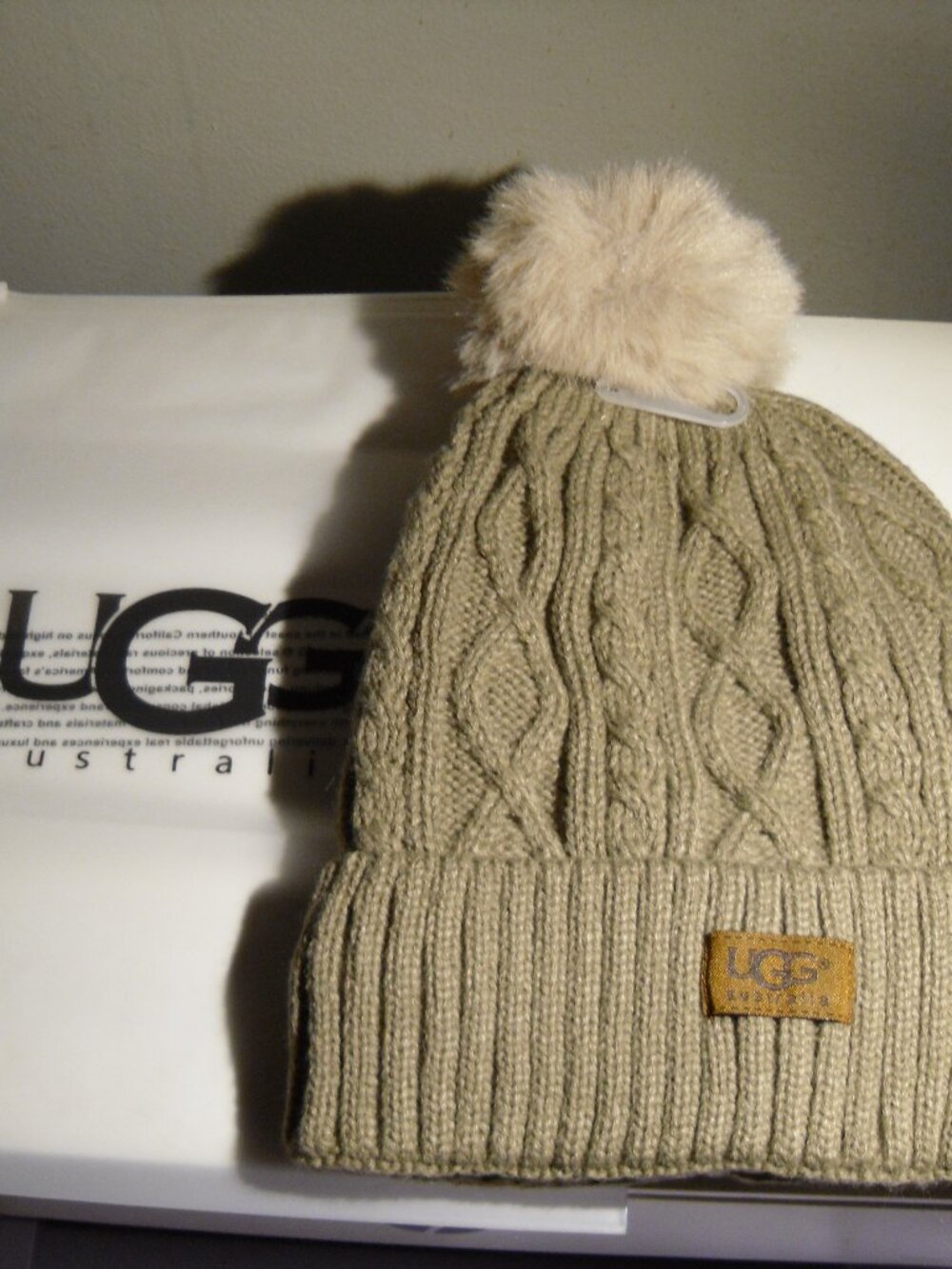 UGG women's winter hat beige new